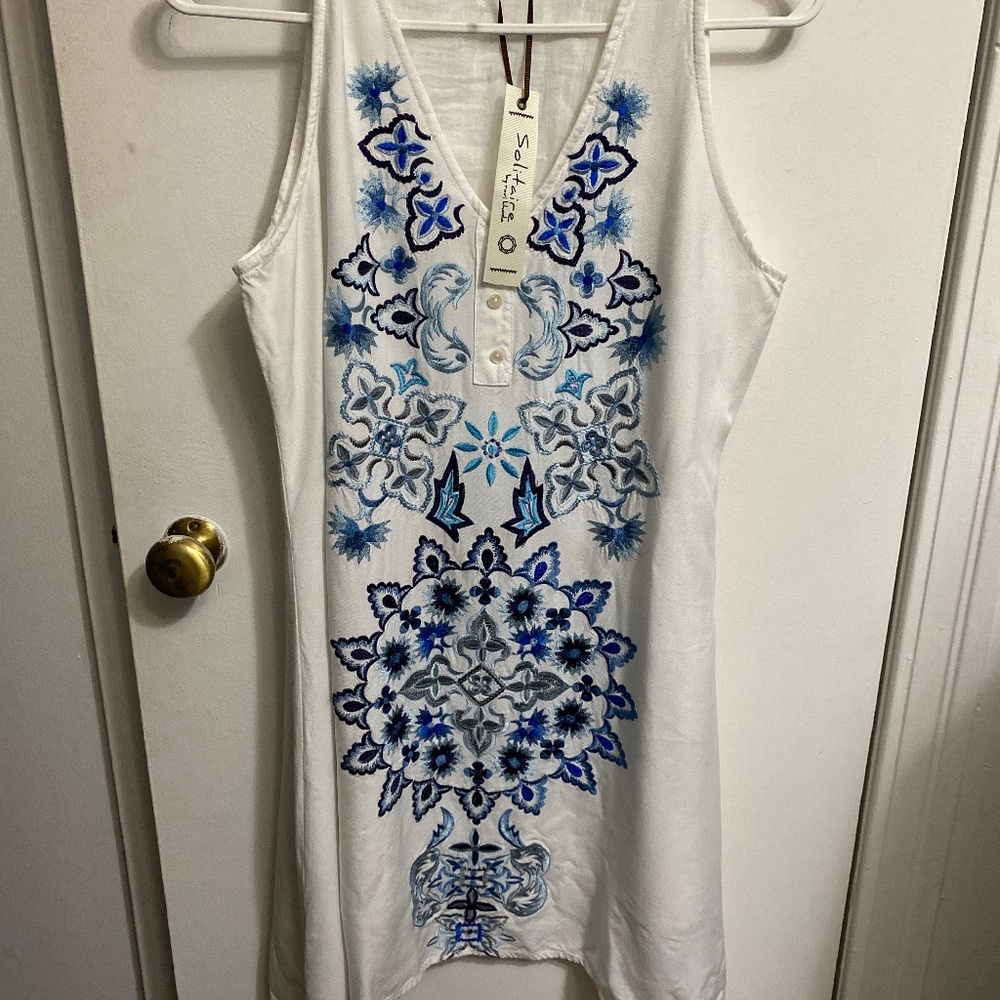 Beautiful embroidered boho dress. Size S, brand new Solitaire